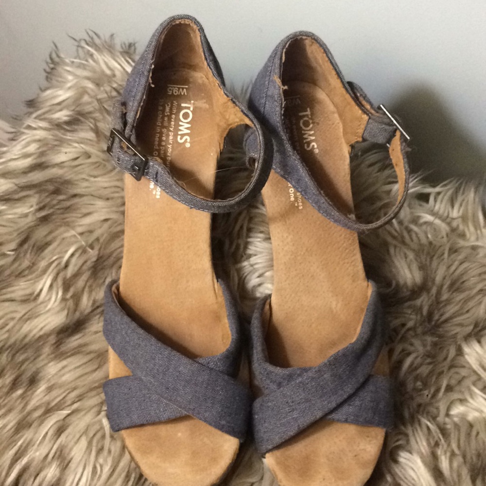Toms Wedge Sandal size 9.5